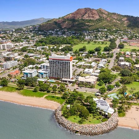 Aquarius On The Beach Townsville Kültér fotó