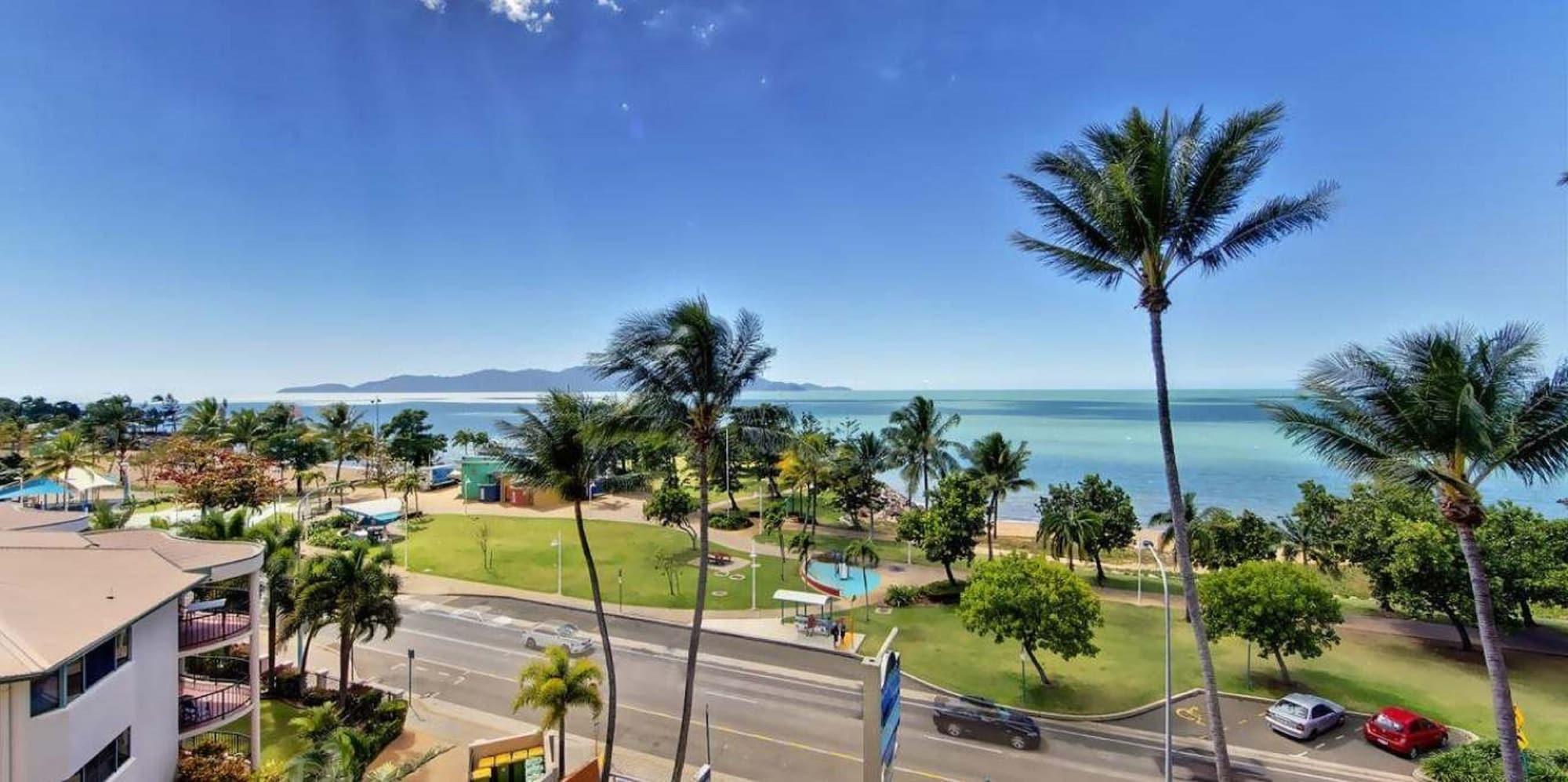 Aquarius On The Beach Townsville Kültér fotó