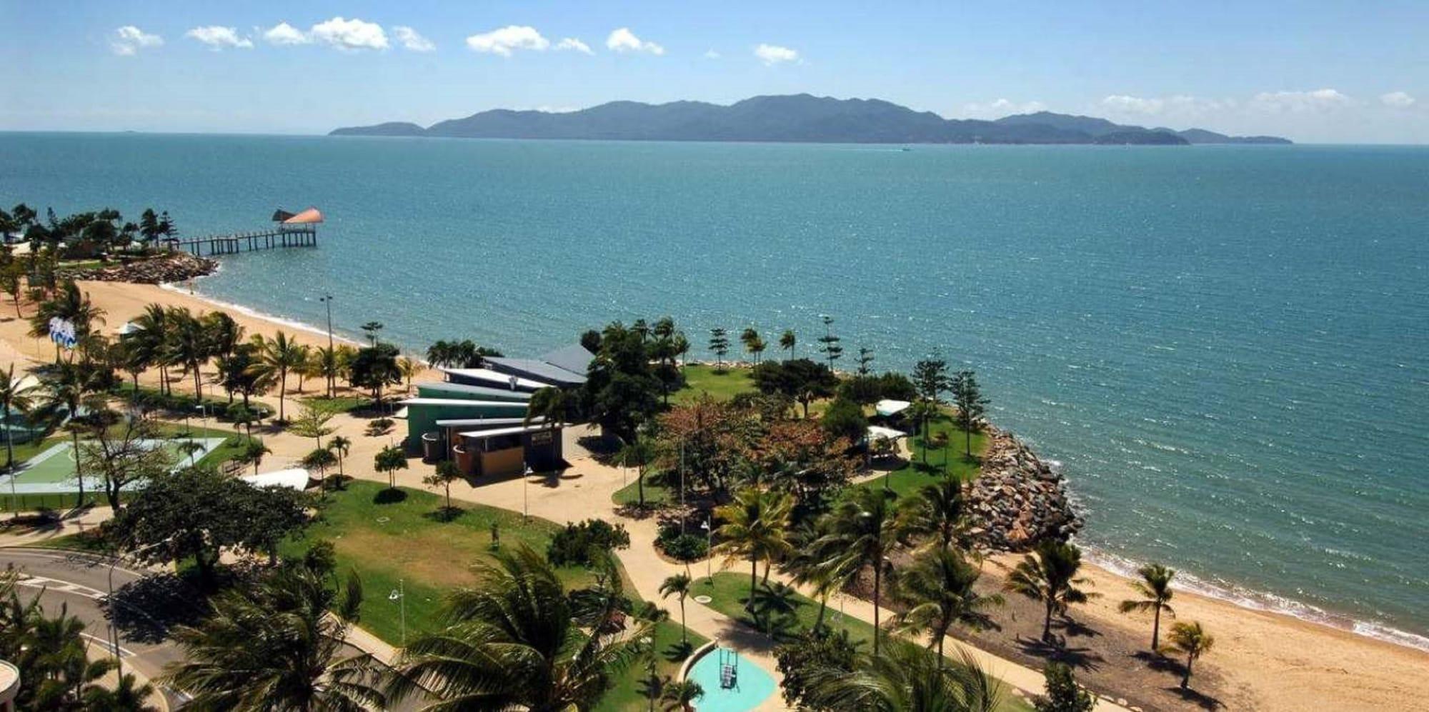 Aquarius On The Beach Townsville Kültér fotó