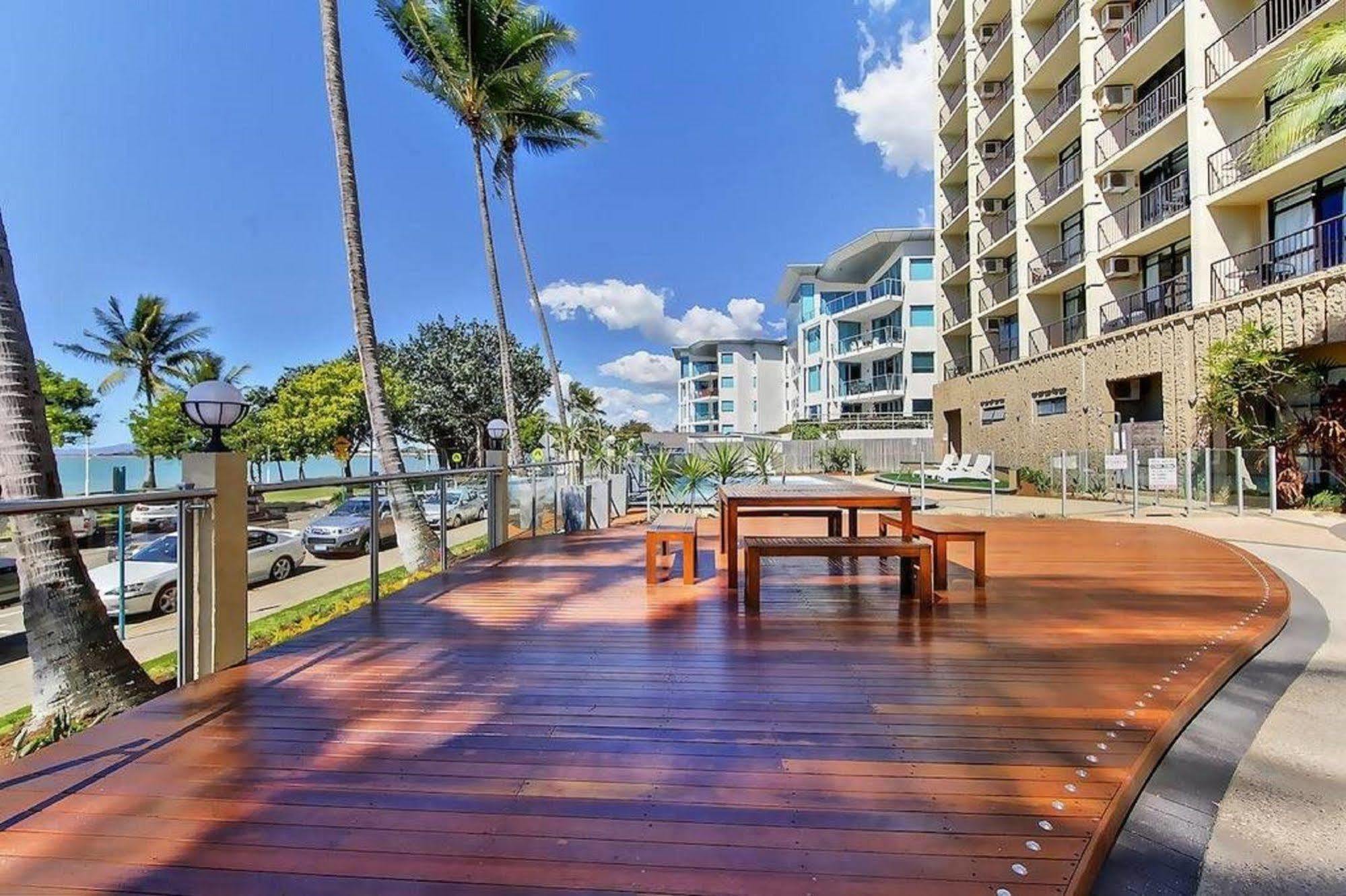 Aquarius On The Beach Townsville Kültér fotó